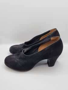1940s Black Suede Shoes With Punched Holes