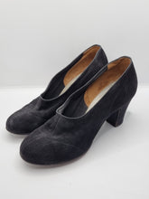 Load image into Gallery viewer, 1940s Black Suede Shoes With Punched Holes
