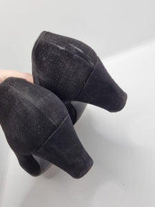 1940s Black Suede Shoes With Punched Holes