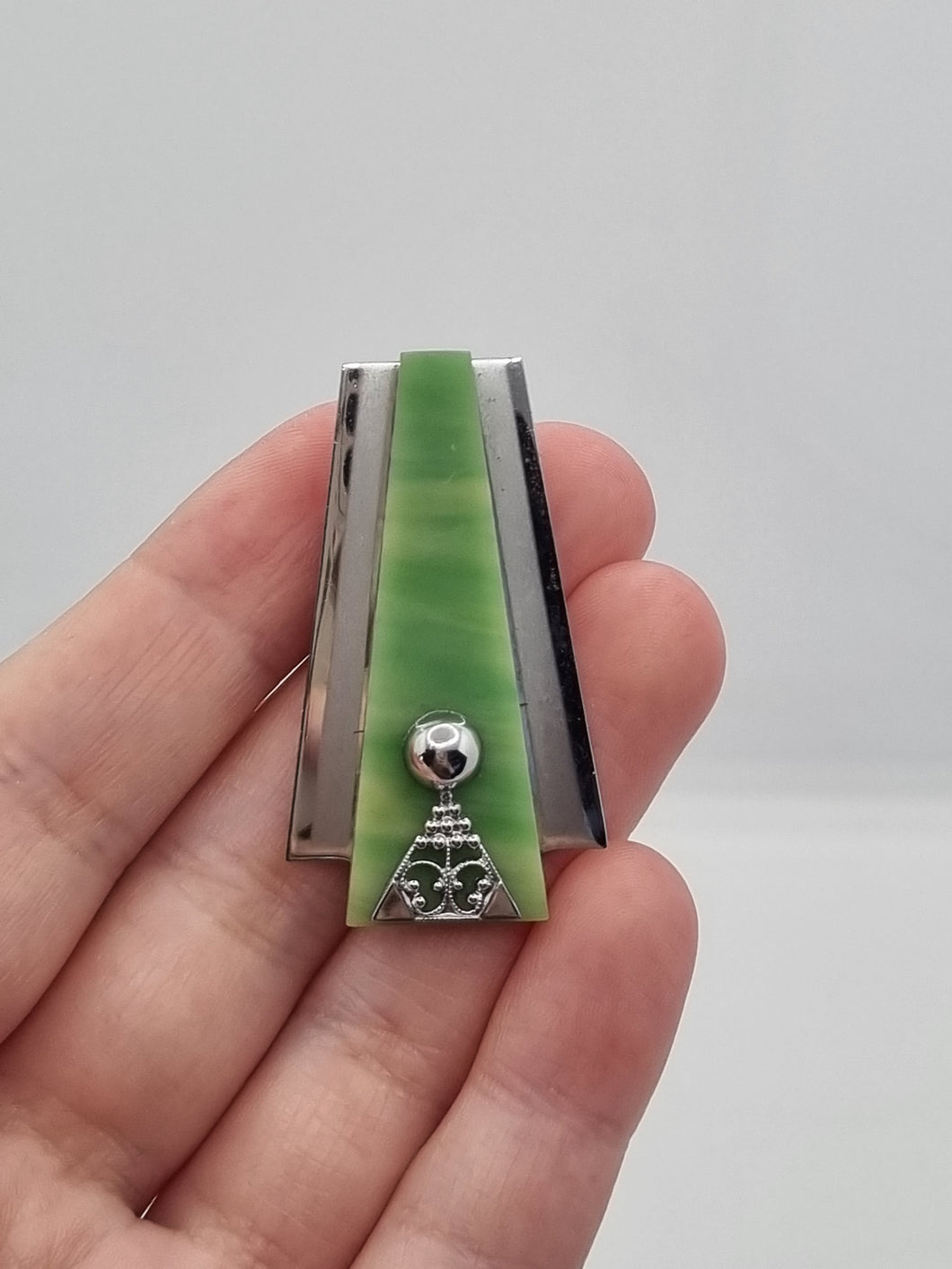 1930s Art Deco Green Galalith and Silver Tone Dress Clip