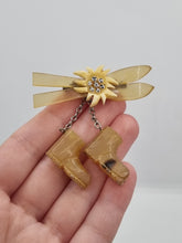 Load image into Gallery viewer, 1930s Horn Austrian Edelweiss Skis Boots Brooch
