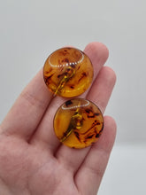 Load image into Gallery viewer, 1940s Torty Marbled Bakelite Clip Earrings

