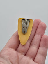 Load image into Gallery viewer, 1940s Corn Coloured Carved Bakelite Dress Clip
