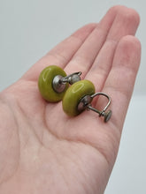 Load image into Gallery viewer, 1940s Apple Green Bakelite.Screwback Earrings

