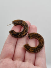 Load image into Gallery viewer, 1940s Light Chocolate Brown Marbled Bakelite Hoop Earrings
