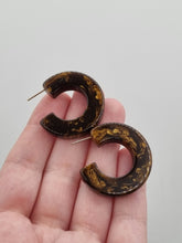 Load image into Gallery viewer, 1940s Light Chocolate Brown Marbled Bakelite Hoop Earrings
