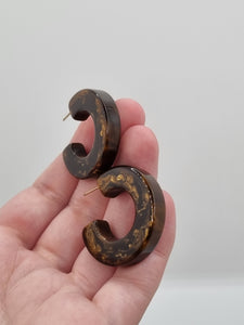 1940s Light Chocolate Brown Marbled Bakelite Hoop Earrings