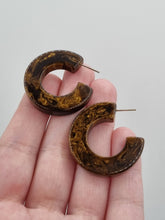 Load image into Gallery viewer, 1940s Light Chocolate Brown Marbled Bakelite Hoop Earrings
