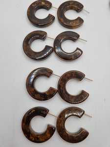1940s Light Chocolate Brown Marbled Bakelite Hoop Earrings