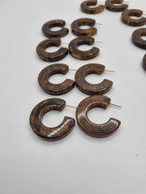 Load image into Gallery viewer, 1940s Light Chocolate Brown Marbled Bakelite Hoop Earrings
