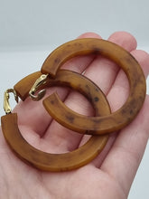 Load image into Gallery viewer, 1940s HUGE Matte Chocolate/Caramel Swirl Bakelite Earrings
