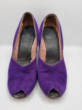 Load image into Gallery viewer, 1940s Bright Purple Court Suede Shoes
