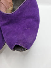 Load image into Gallery viewer, 1940s Bright Purple Court Suede Shoes
