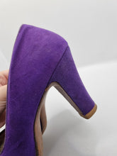Load image into Gallery viewer, 1940s Bright Purple Court Suede Shoes
