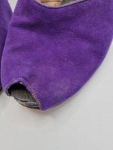 Load image into Gallery viewer, 1940s Bright Purple Court Suede Shoes
