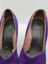 Load image into Gallery viewer, 1940s Bright Purple Court Suede Shoes
