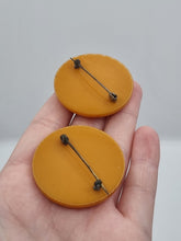 Load image into Gallery viewer, 1940s Dark Marmalade Matching Bakelite Brooch Set
