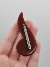 Load image into Gallery viewer, 1940s Chestnut Brown and Caramel Laminated Bakelite Brooch
