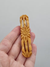 Load image into Gallery viewer, 1940s Butterscotch Bakelite Bar Brooch
