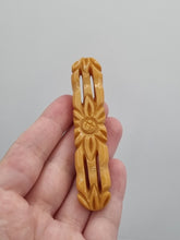 Load image into Gallery viewer, 1940s Butterscotch Bakelite Bar Brooch

