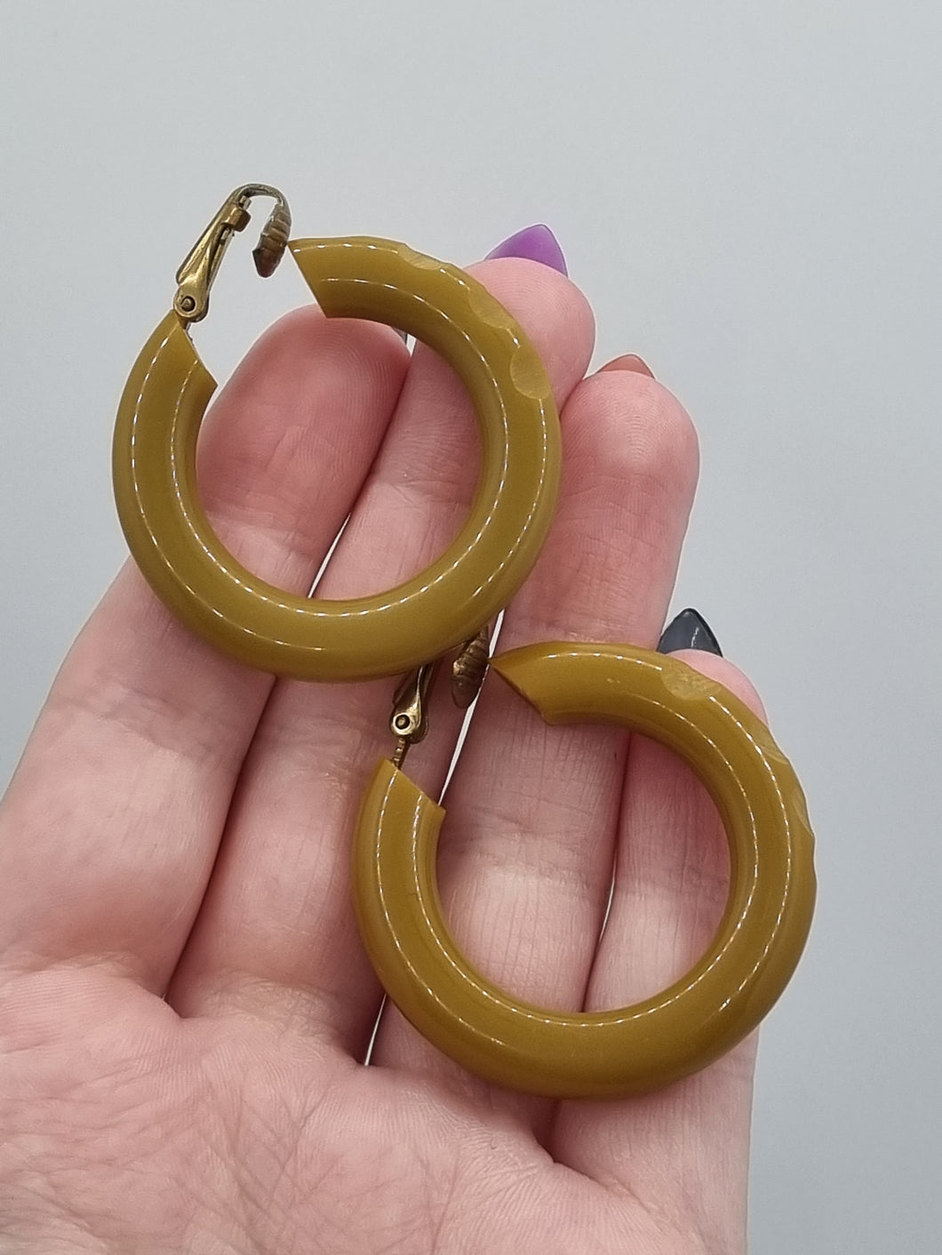 1940s Olive Green/Mustard Carved Bakelite Earrings