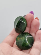 Load image into Gallery viewer, 1940s Cat Eye Shape Green and Yellow Marbled Bakelite Earrings
