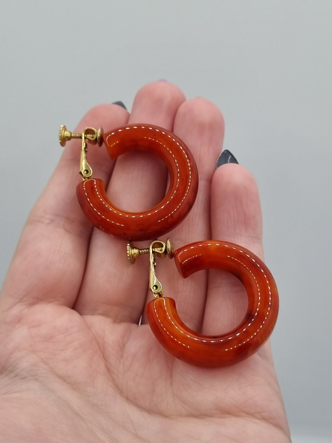 1940s Marbled Brick Red Chunky Bakelite Screwback Earrings