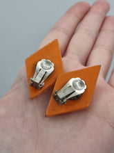 Load image into Gallery viewer, 1950s Orange Moon Confetti Lucite Clip Earrings
