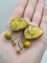 Load image into Gallery viewer, 1940s Yellow/Green Marbled Bakelite Triangle Dangly Earrings

