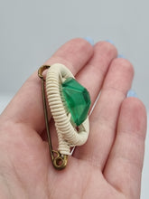 Load image into Gallery viewer, 1940s Green and White Make Do and Mend Wirework Brooch
