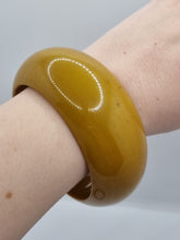 Load image into Gallery viewer, 1940s HUGE Chunky Dark Chartruese Green Bakelite Bangle
