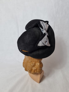 1940s Black and Duck Egg Blue Skull Cap Type Hat With Bow