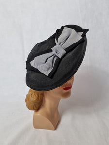 1940s Black and Duck Egg Blue Skull Cap Type Hat With Bow