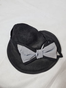1940s Black and Duck Egg Blue Skull Cap Type Hat With Bow
