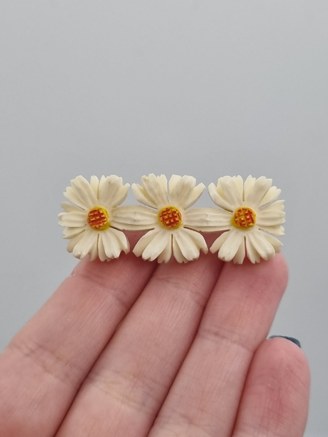 1940s Carved Triple Daisy Brooch